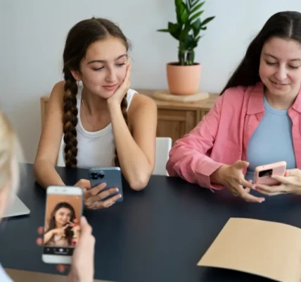 Social Media Girls Forum